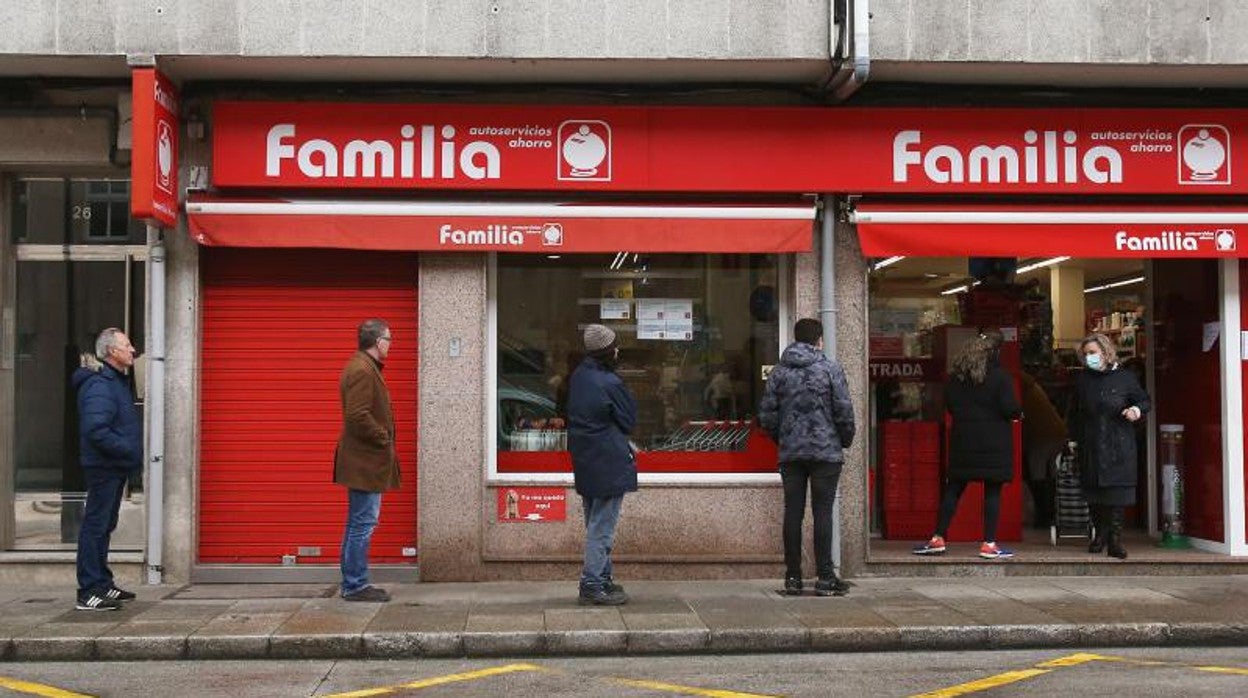 Los acusados obligaban a su hija a mendigar a las puertas de los supermercados de Santiago