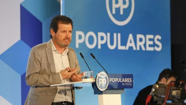 El diputado del PP José Císcar renuncia a su acta en las Cortes Valencianas tras 22 años en política