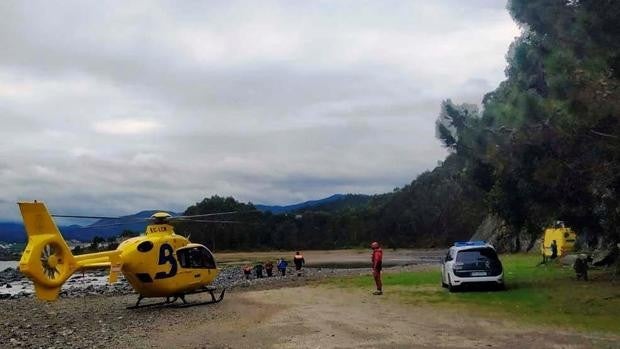 Un hombre muere ahogado cuando intentaba rescatar a un perro que se estaba llevando el mar en Asturias