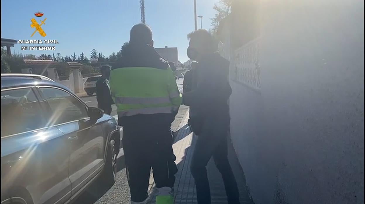 Imagen de la detención del hombre en Sant Joan d'Alacant