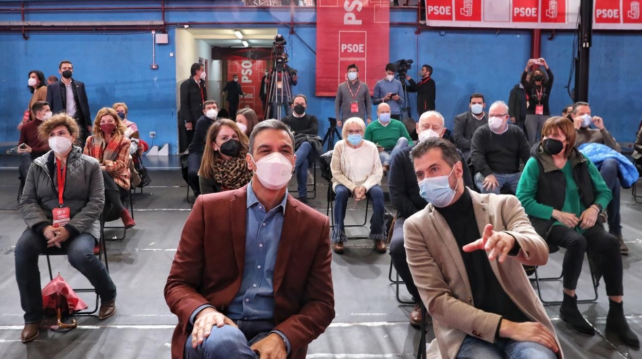 Pedro Sánchez y Luis Tudanca, ayer en la presentación de la candidatura del PSOE a la Junta