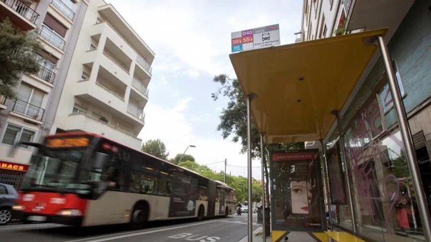 Los autobuses de Barcelona harán huelga tras la polémica por la supuesta retención de dos chicas en un bus