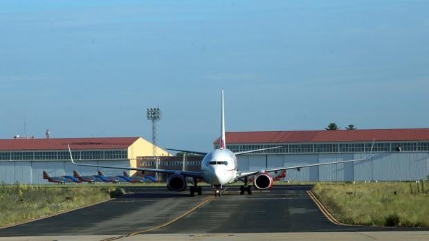 Los aeropuertos de Castilla y León cierran 2021 con un 32,8% más de viajeros, pero aún lejos de cifras prepandemia