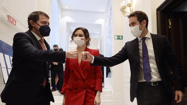 El PP aparca las tensiones internas ante el 13-F y exhibe unidad para frenar el desgaste