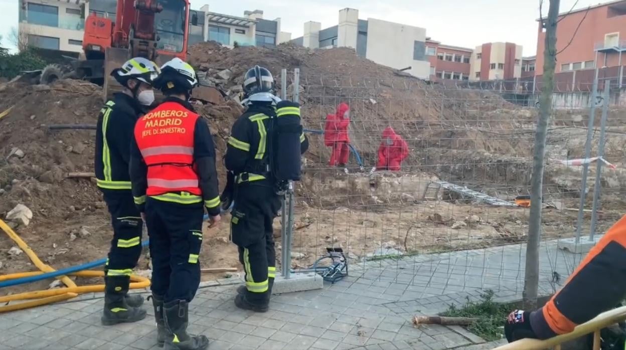 Bomberos realizan una quema de gas propano para controlar una fuga en Madrid