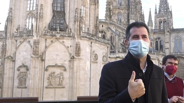 Tudanca se felicita de que Mañueco «reconozca por fin» que aplicará en la región las políticas de Ayuso