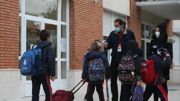 Mas de 140.200 niños no han vuelto a clase esta semana en Madrid, al menos 25.000 por Covid