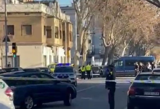 Dispositivo policial en el barrio de San Martín (Barcelona) para detener al atacante