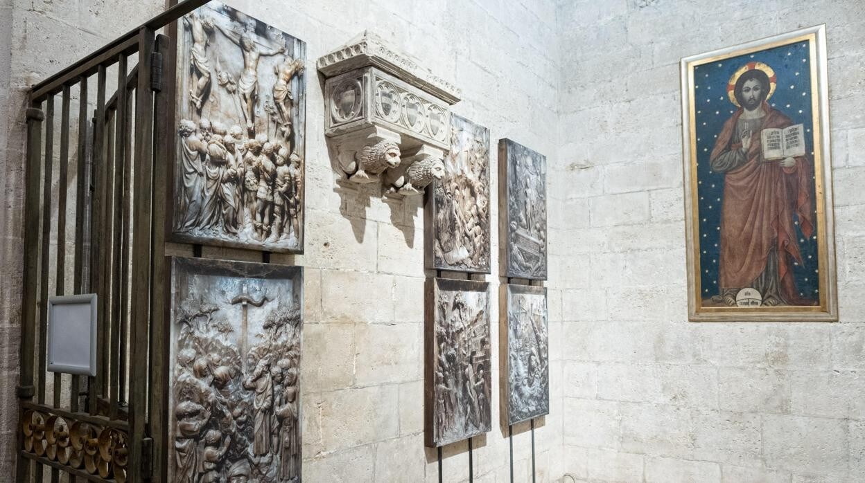Imagen de la exposición de relieves del Santo Cáliz en la Catedral de Valencia