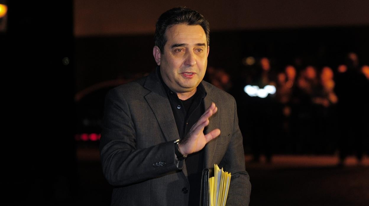 Manuel Bustos, en la cárcel por quitar multas a su familia