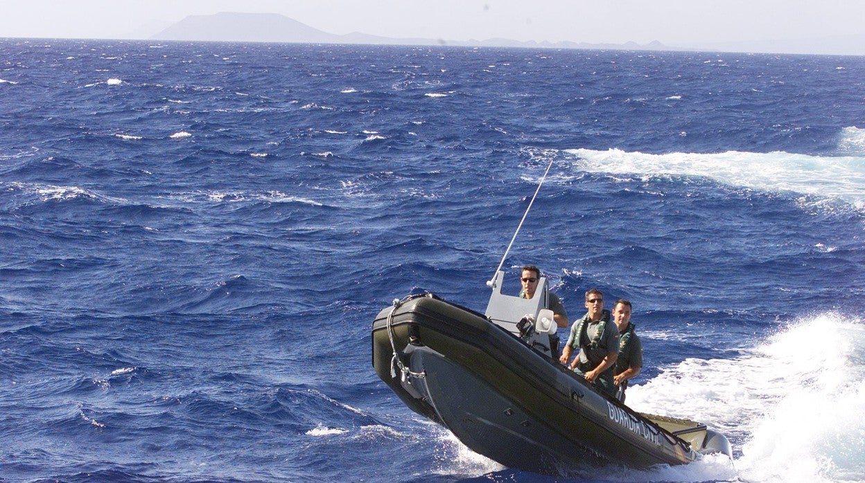 Imagen de archivo en aguas canarias de un reportaje sobre la cooperación en salvamento marítimo entre España y Marruecos