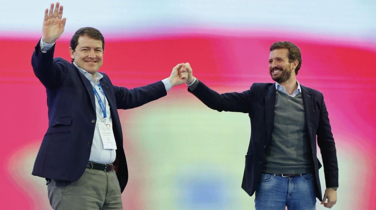 Alfonso Fernández Mañueco junto a Pablo Casado, en la clausura del congreso autonómico del PP