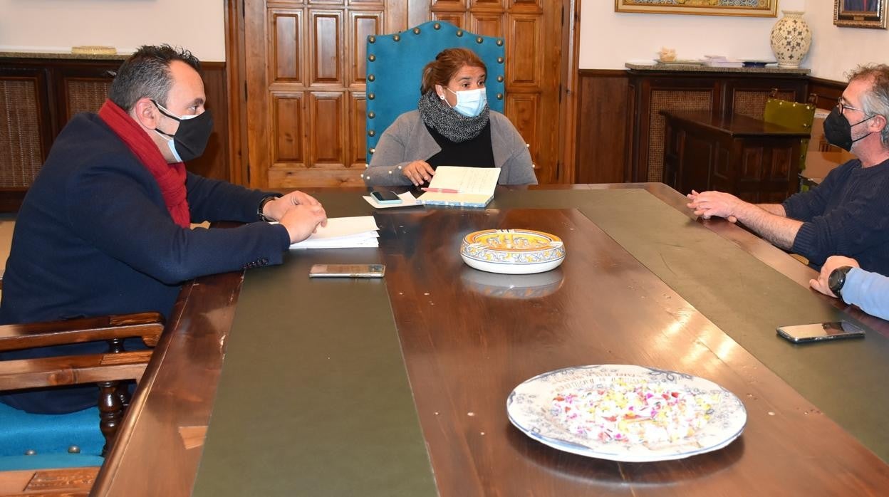 Reunión de la alcaldesa talaverana con representantes de Africama