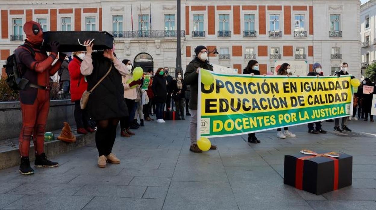 Protesta de docentes por las nuevas normas para opositar