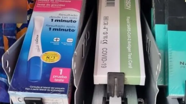 Intervienen en Albacete test de antígenos y de embarazo en una máquina expendedora