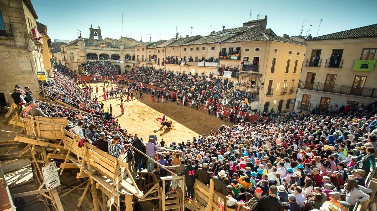 Plaza Mayor de Ciudad Rodrigo, durante la celebración del Carnaval del Toro