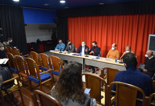 Vicente Casañ, el director del Femuba y el director del Teatro Circo durante la presentación del ciclo