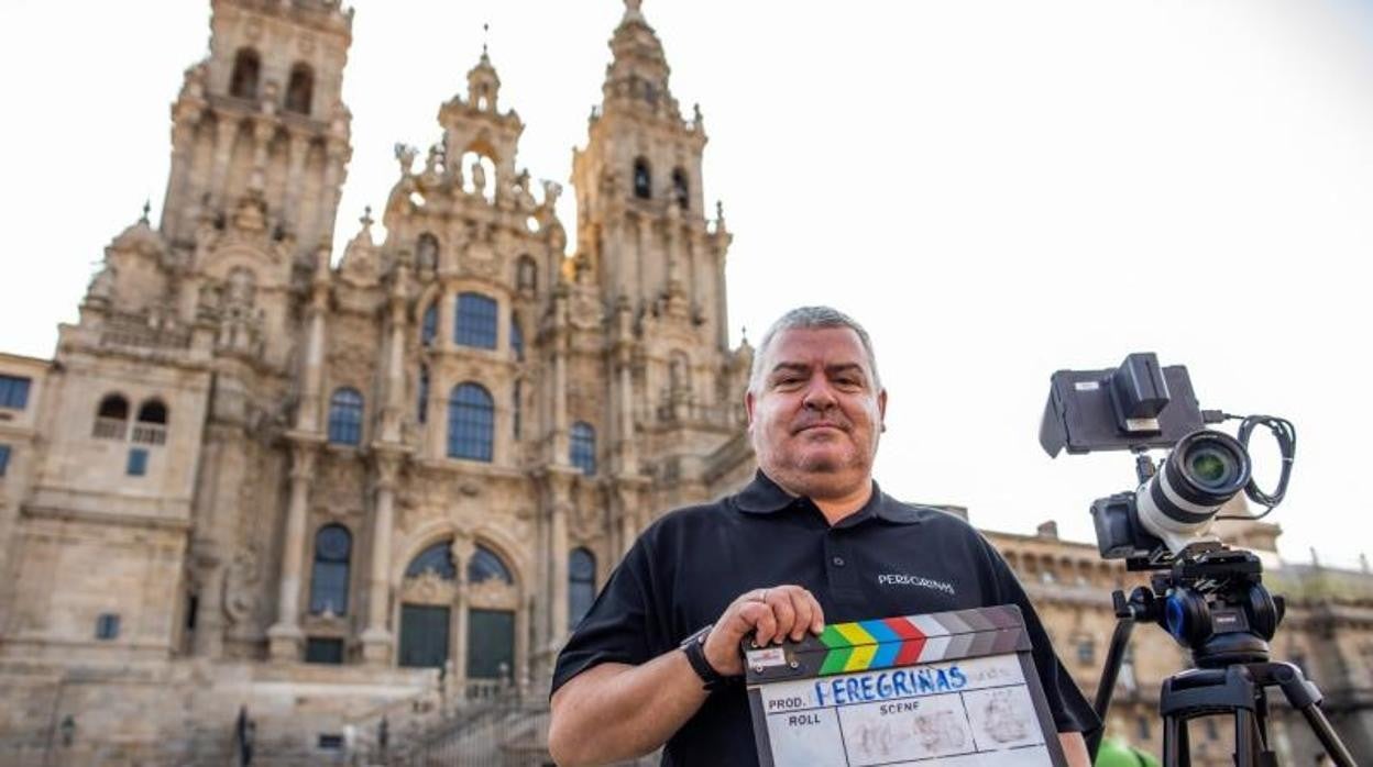 Taín rodando el documental en la plaza del Obradoiro