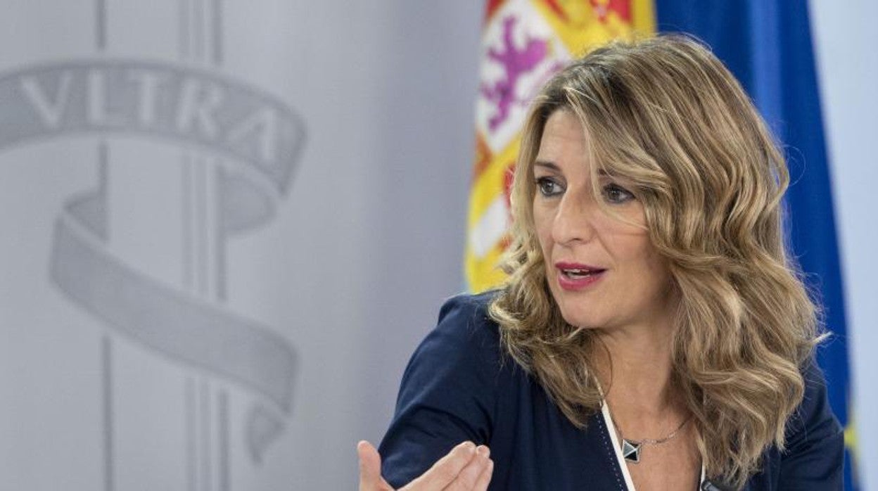 La vicepresidenta segunda y ministra de Trabajo y Economía Social, Yolanda Díaz, comparece tras la reunión del Consejo de Ministros en Moncloa, a 28 de diciembre