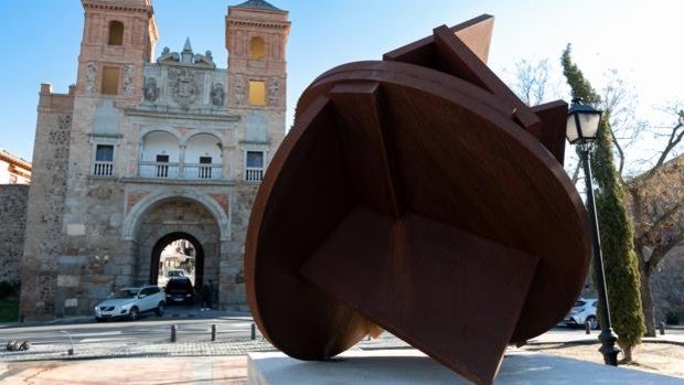 La escultura de Rafael Canogar se instala en Toledo