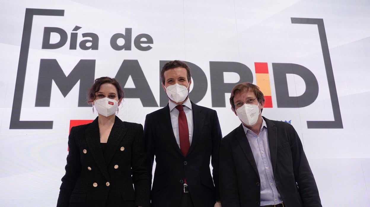 Isabel Díaz Ayuso, Pablo Casado y José Luis Martínez-Almeida, en Fitur