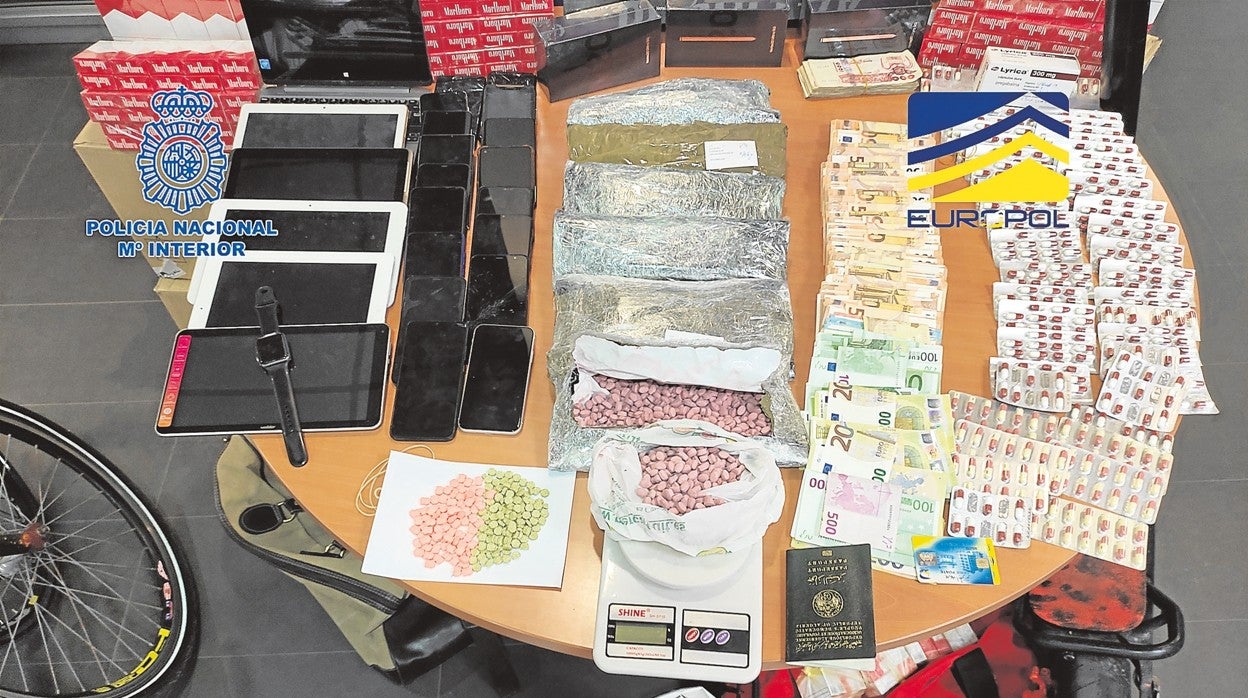 Pastillas, dinero y otros efectos intervenidos en la última fase de la operación