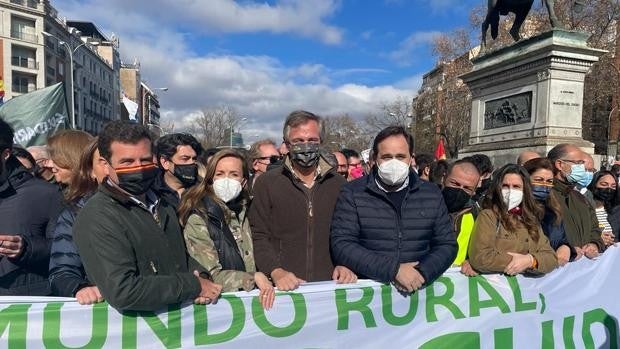 Paco Núñez, en la manifestación de ganaderos: «No entiendo que Page no exija el cese de Garzón»