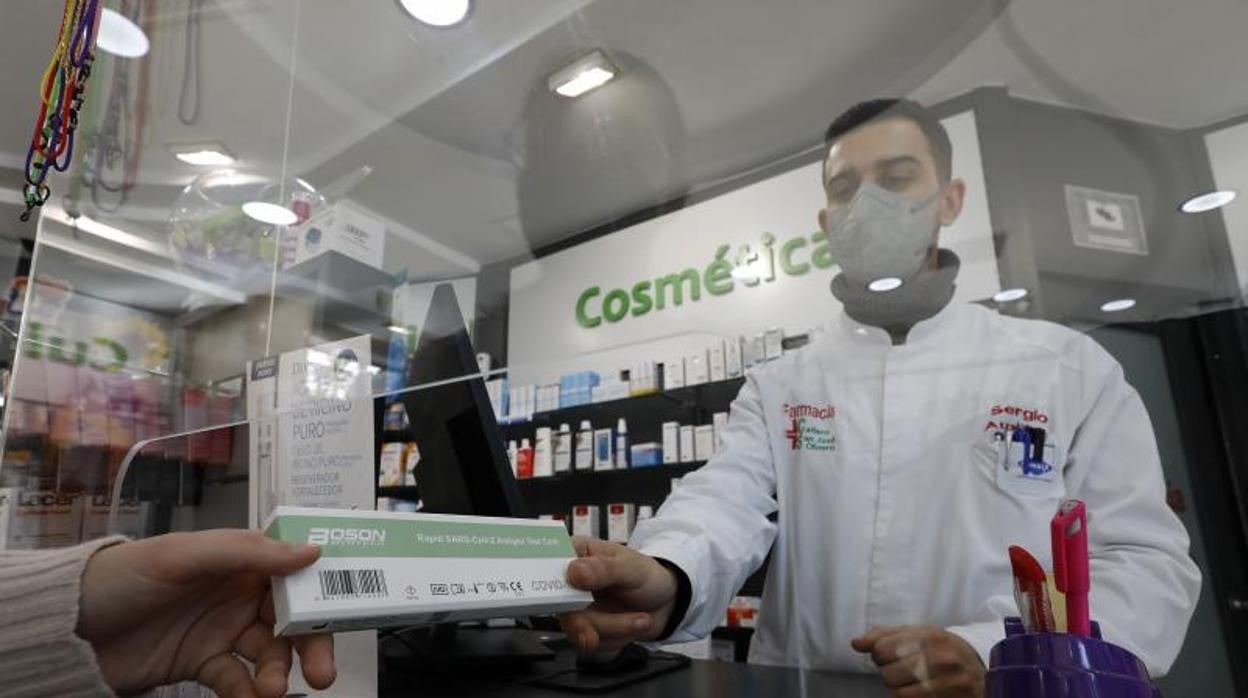 Los test de antígenos de farmacia también computan para el balance de contagios diarios