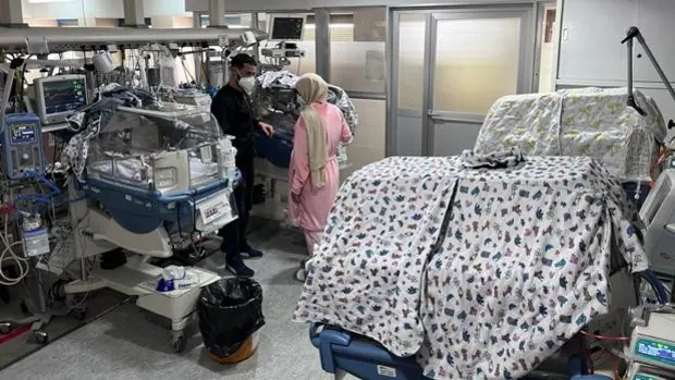 Una madre de 35 años da a luz cuatrillizos en cinco minutos en el Hospital General de Elche