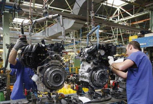 Trabajadores en la planta de Ford en Almussafes