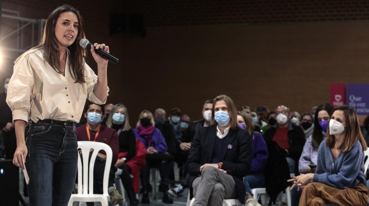 Irene Montero durante el acto en León