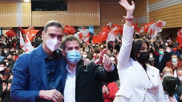 Los líderes nacionales de ayer y hoy de PP y PSOE, en apoyo a sus «aliados»