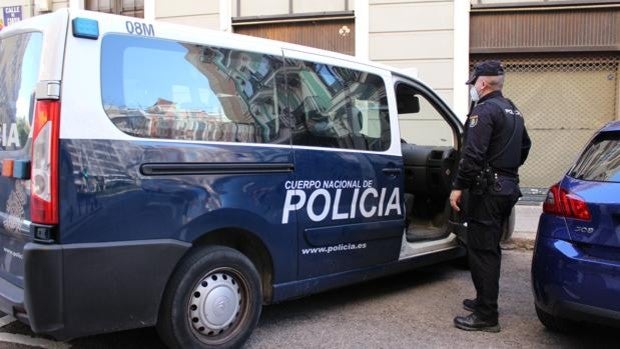 Detienen a dos okupas tras impedir la entrada en una vivienda a otra persona en Valencia