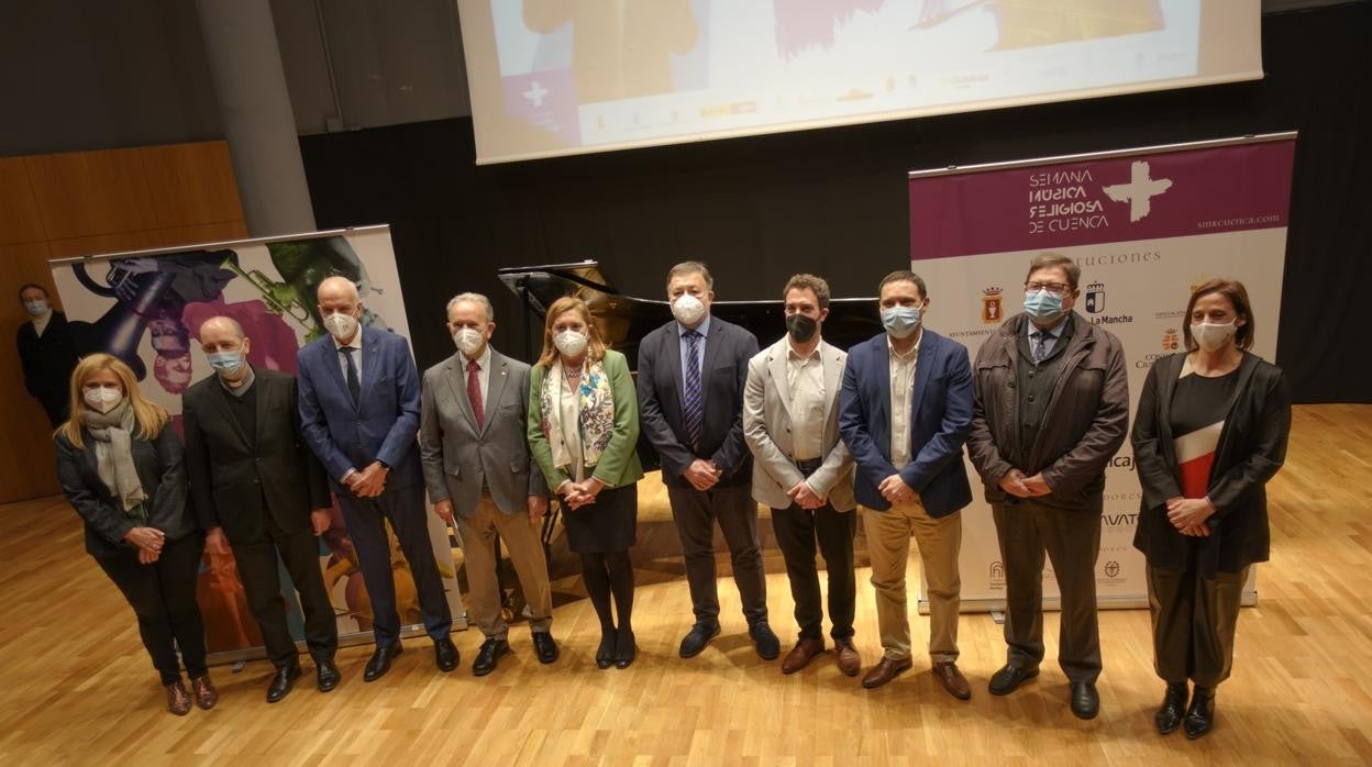 La consejera Rosa Ana Rodríguez y el alcalde de Cuenca durante la presentación de la SMRC 2022