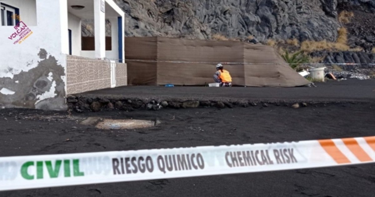 Señalización de 'Riesgo químico' en una de las zonas de exclusión del volcán