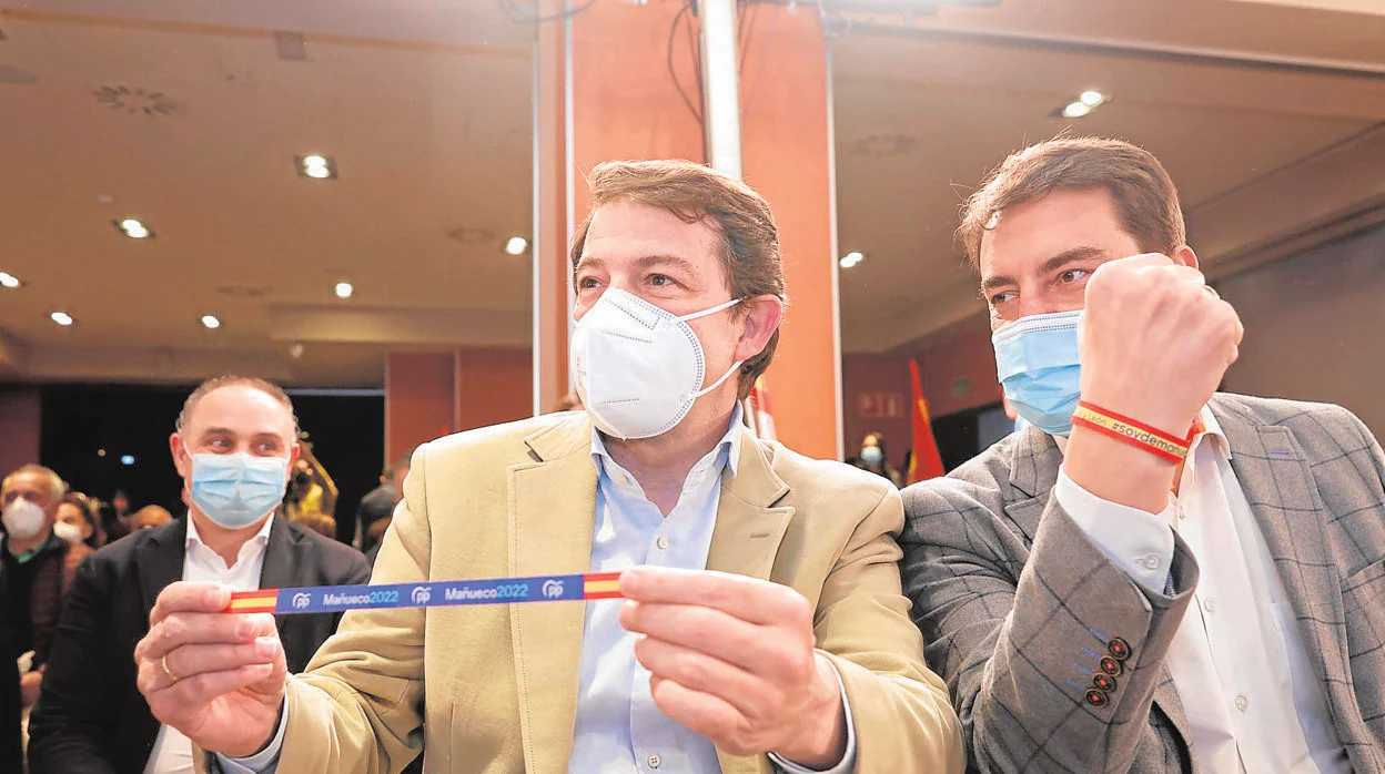 Alfonso Fernández Mañueco y Ángel Ibáñez, ayer en un acto electoral en Miranda de Ebro
