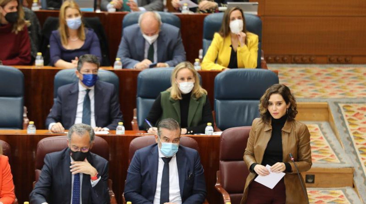 de La presidenta de la Comunidad de Madrid, Isabel Díaz Ayuso, esta mañana en la sesión de control en la Asamblea