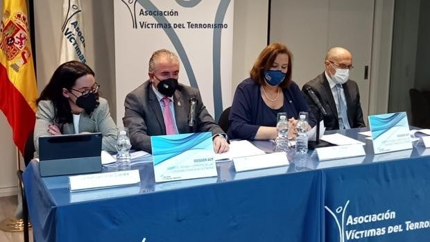 AVT anuncia movilizaciones contra la reforma para que 48 etarras se ahorren 375 años de cárcel