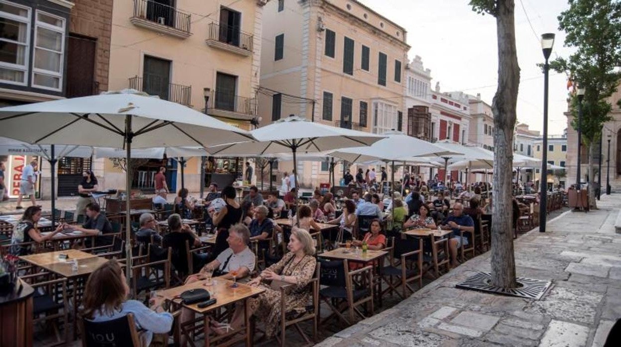 «Este verano tendremos más vida, dinamismo y movilización económica, que es lo que necesita la ciudad de Guadalajara», ha señalado la concejala Lucía de Luz