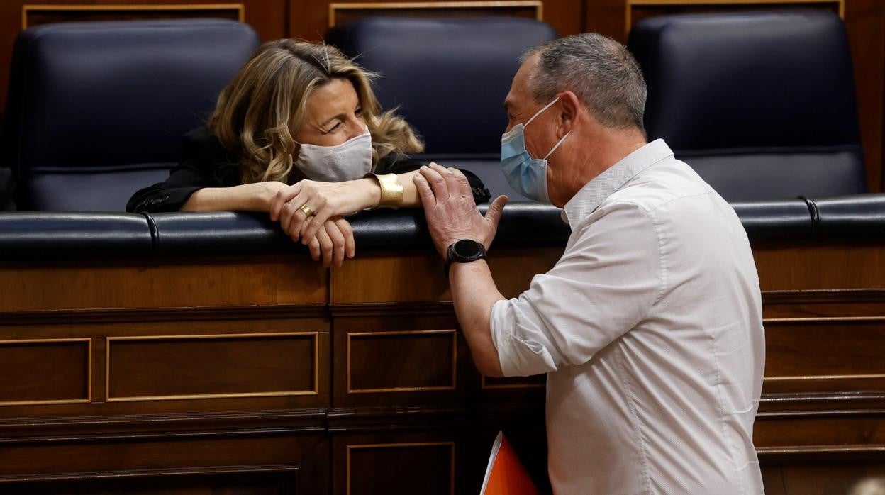 Imagen del diputado de Compromís, Joan Baldoví, y la ministra de Trabajo, Yolanda Díaz