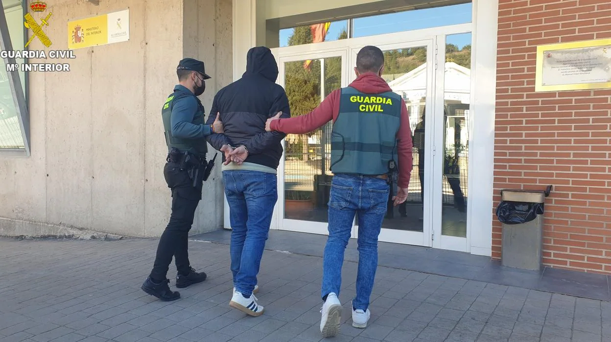 Imagen del detenido por robar en más de cien viviendas en varias localidades de Valencia