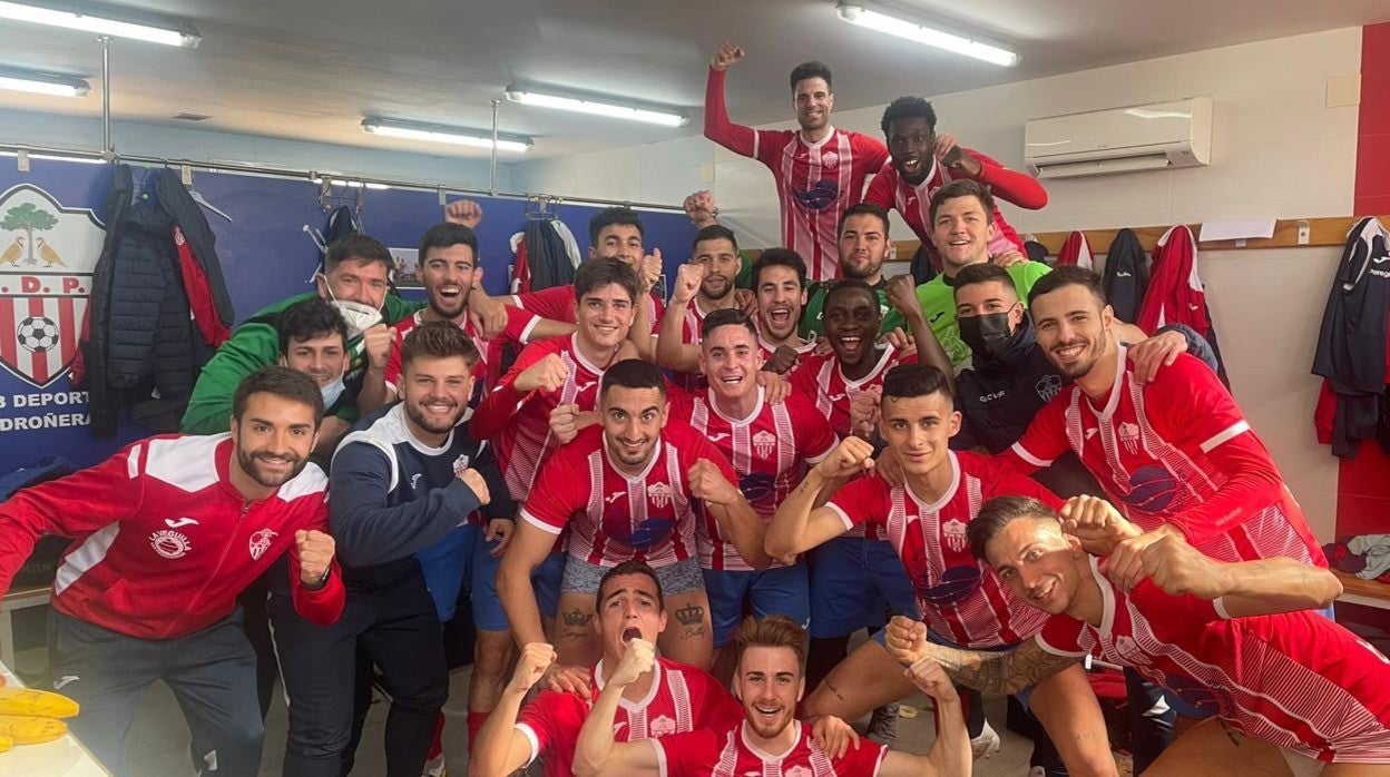 El CD Pedroñeras goleó a la EFB La Roda por 7-1 (con tres goles del argentino Mauro) y sigue con el objetivo de volver a la Tercera