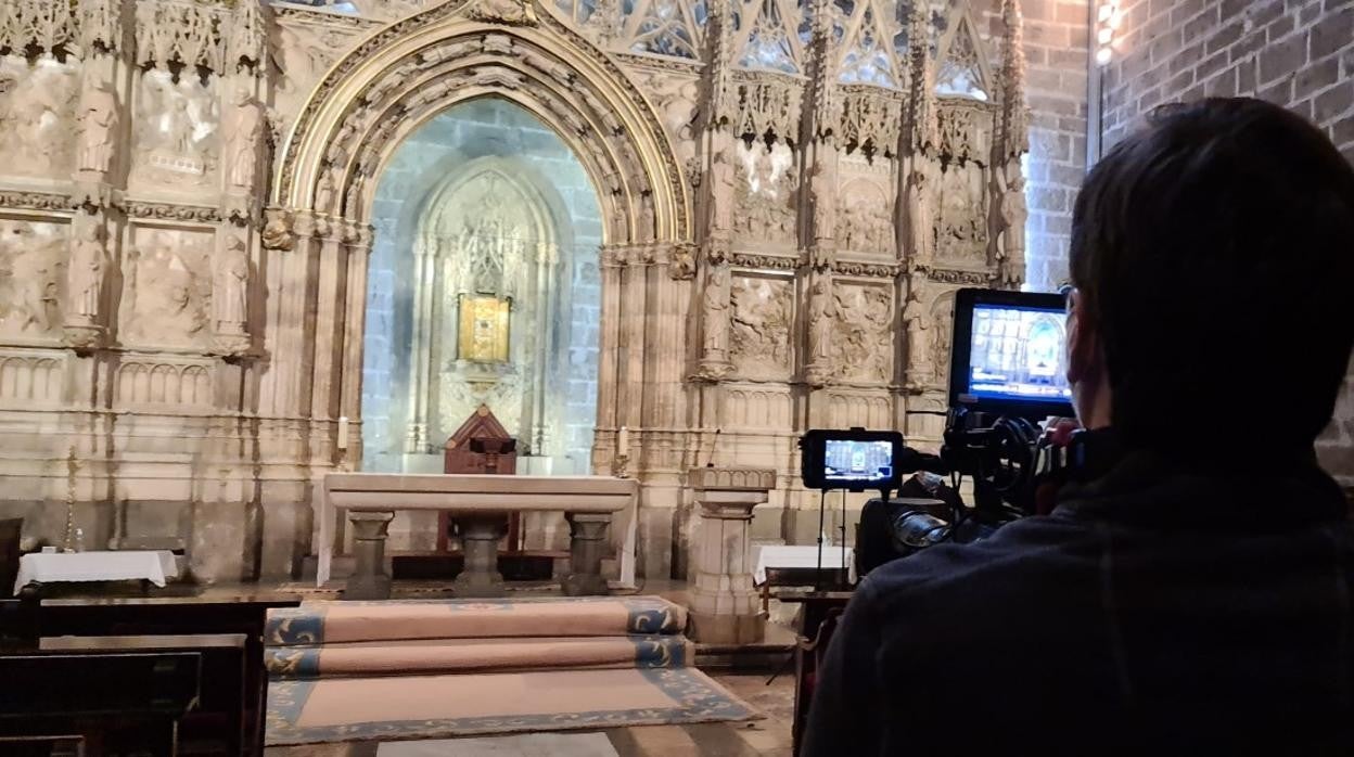 Imagen de la grabación de la BBC del Santo Grial de la Catedral de Valencia