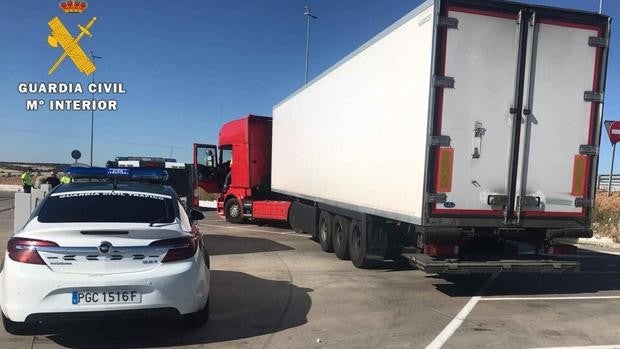 Cazan a un camionero haciendo zigzags y supera casi siete veces la tasa de alcoholemia en Valdepeñas