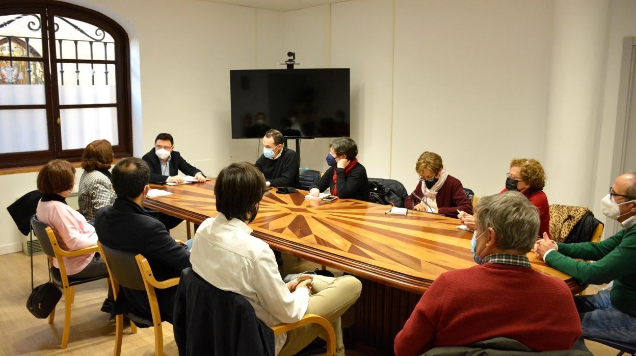 Un momento de la reunión del concejal de Cultura con las asociacioenes musicales