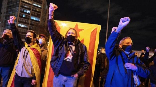 La Generalitat acaba con la protesta independentista que cortaba una avenida de Barcelona desde 2019