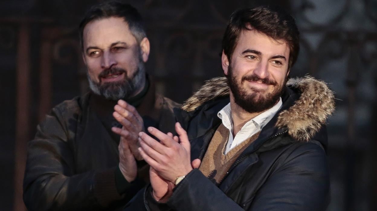 El líder nacional de Vox, Santiago Abascal, junto al candidato a presidente de la Junta del partido, Juan García-Gallardo Frings