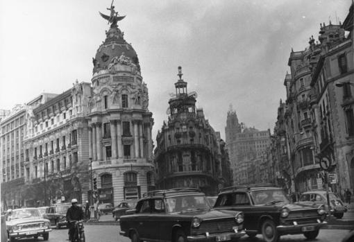 El edificio Metrópolis en la década de 1960