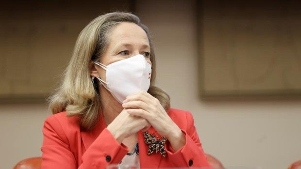 El PP pide la dimisión de Calviño por los trabajos de su marido con fondos europeos