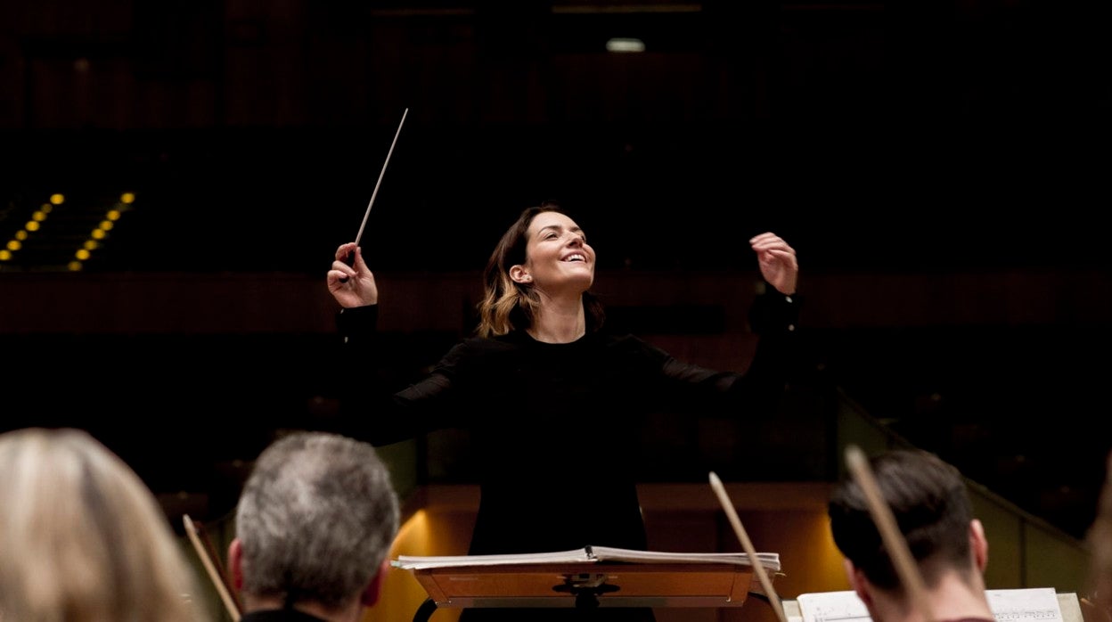 Alondra de la Parra, durante un ensayo